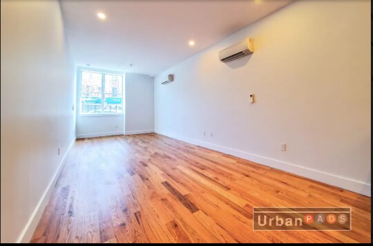 Foto del edificio - 1076 Rogers Ave