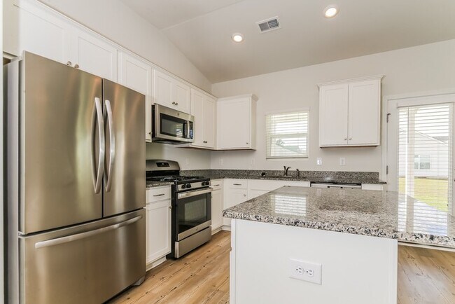 Building Photo - Adorable 3 Bedroom in Regal Farms