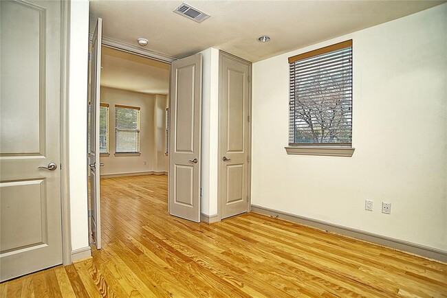 Foto del edificio - 2527 Carlisle St