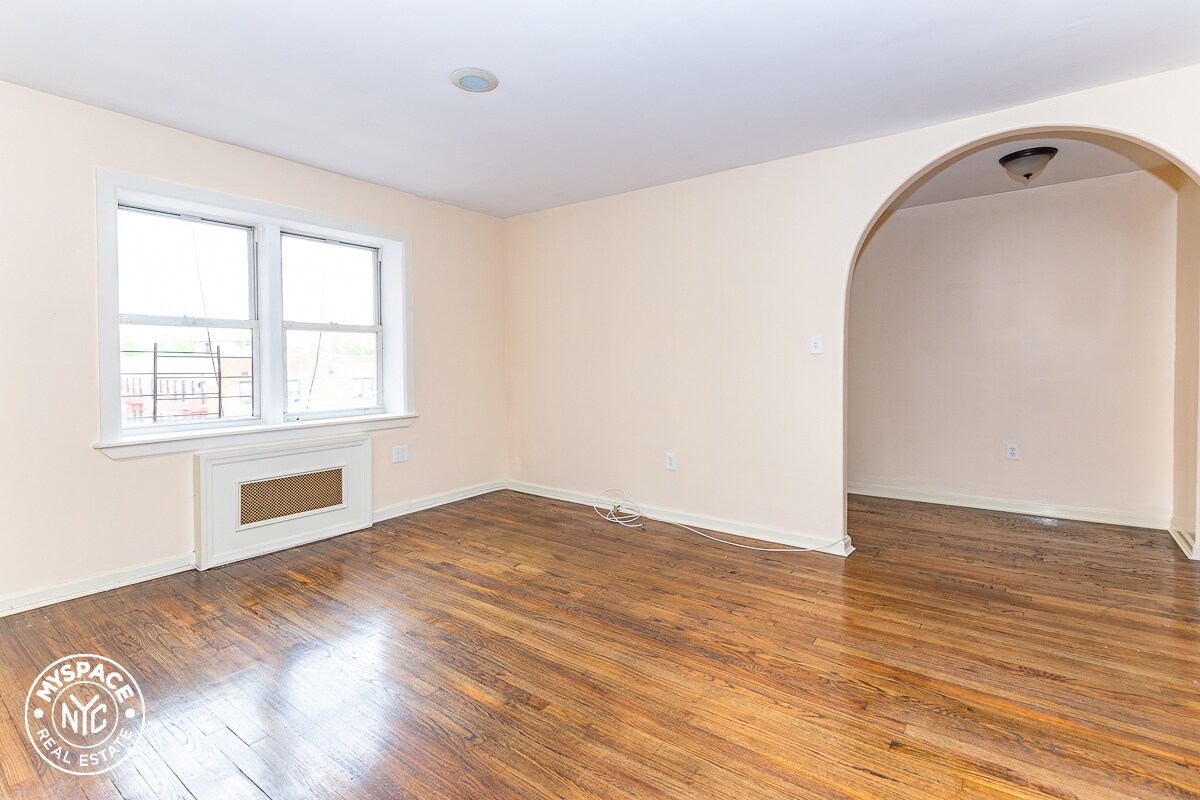 Foto principal - 91-32 195th St