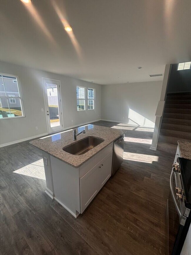 Foto del edificio - Beautiful 4BR 3 BA Home w/ Loft + Patio + View in Little River