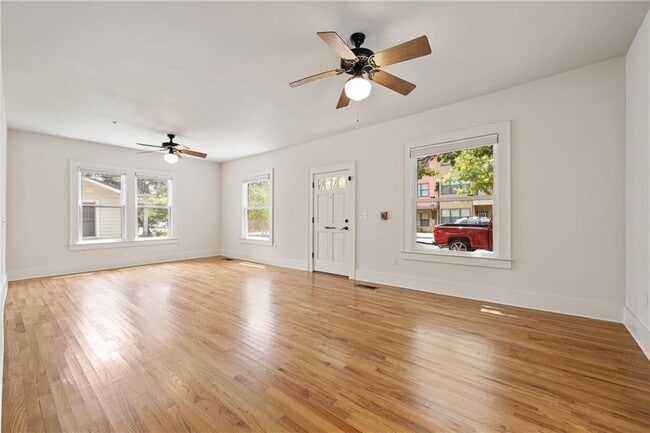 Building Photo - 2811 Hemphill Park