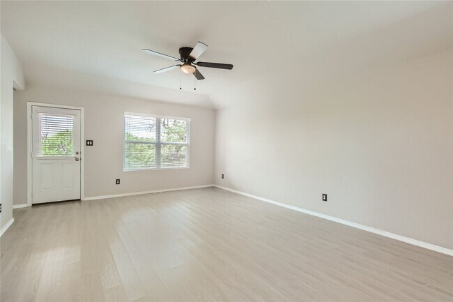Foto del edificio - Stunning home available NOW !! Less than 8 miles Randolph Brook AFB