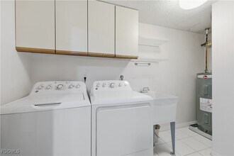 Building Photo - 1925 Clifford St