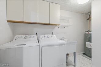 Building Photo - 1925 Clifford St