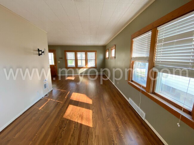 Foto del edificio - 2 Bed / 1 .5 Bath Home | Midtown