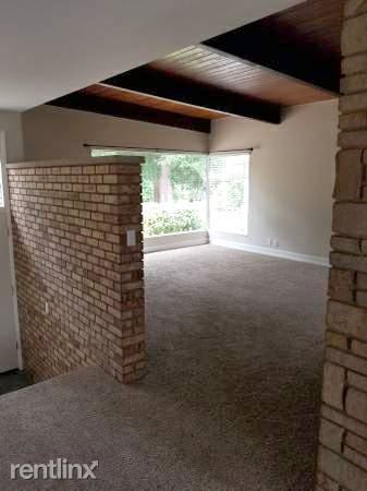 Building Photo - 15242 Greenwood Ave N