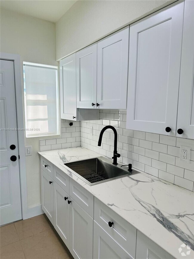 Building Photo - 8080 Tatum Waterway Dr