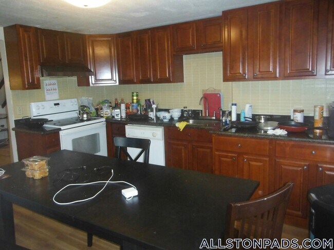 Foto del edificio - 26 Greylock Rd