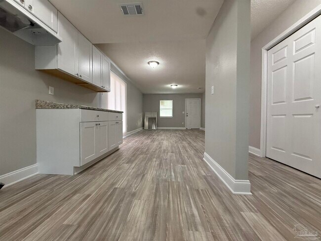 Building Photo - 1425 Toni St