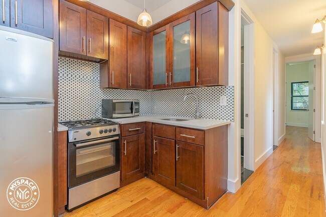 Foto del edificio - 940 Lafayette Ave