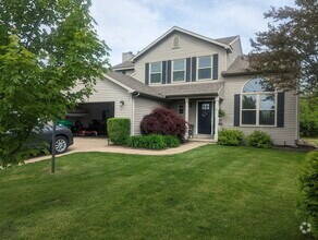 Building Photo - 202 N Spruce Dr