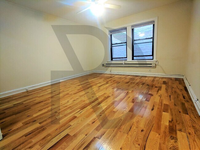 Foto del edificio - 546 W Wellington Ave