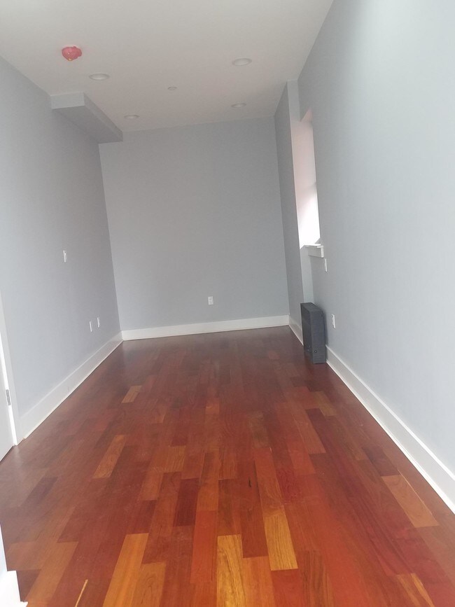 Building Photo - 558 New Jersey Ave