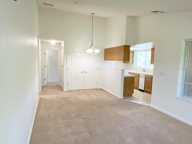 Building Photo - New Price ! Top Floor Corner Unit In Desir...