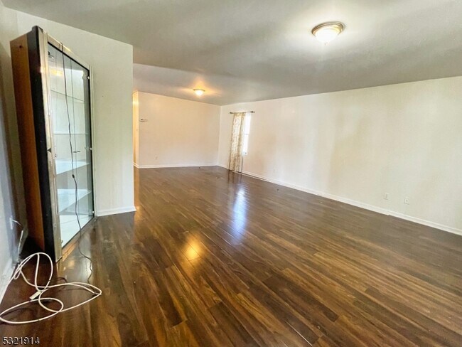 Foto del edificio - 183 Chancellor Ave