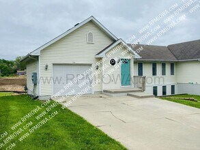 Building Photo - 145 Christie Ln