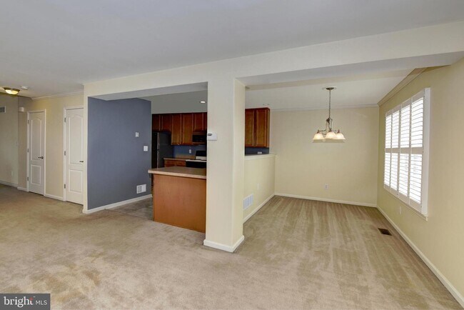 Building Photo - 242 Avonbridge Dr