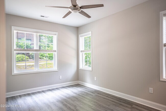 Foto del edificio - 45 Brownstone Ln