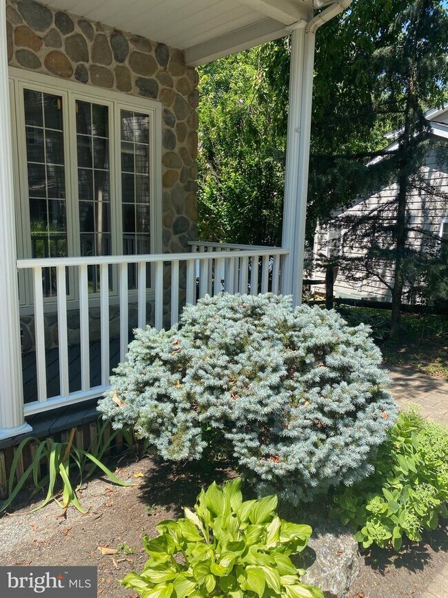 Building Photo - 762 Oak Grove Cir