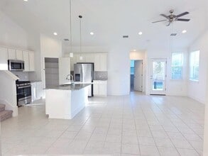 Building Photo - 150 Elisha Dr