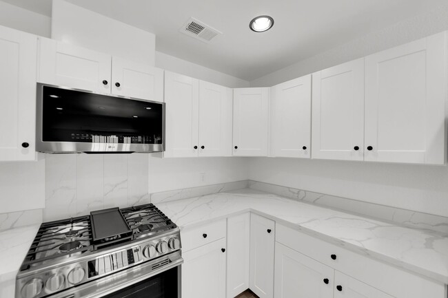 Building Photo - 3100 Chadford Pl