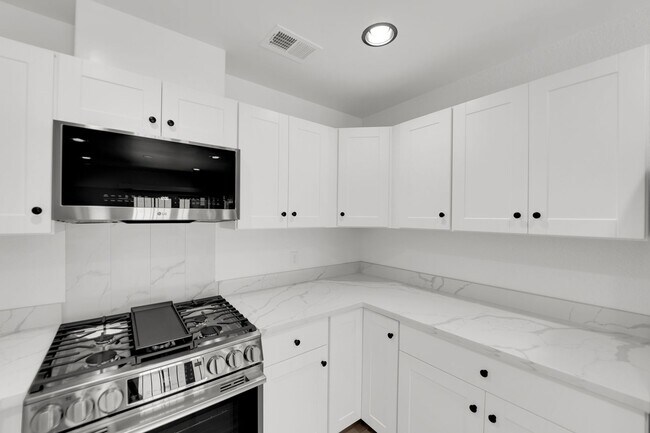 Foto del edificio - 3100 Chadford Pl