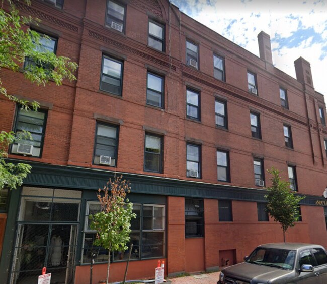 Building Photo - 13 Worcester St