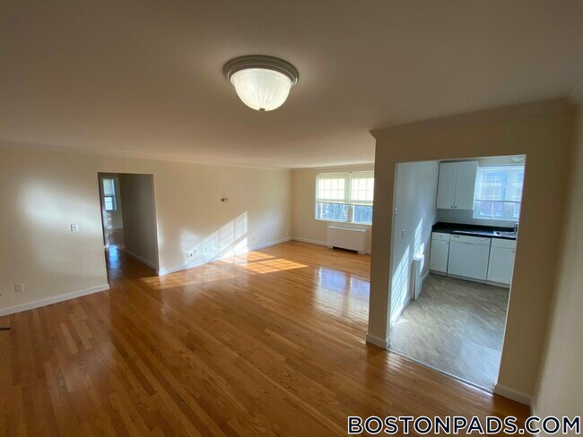 Foto del edificio - 8 Captain Parker Arms