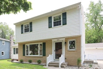 Building Photo - 1010 N Hampton Dr NE
