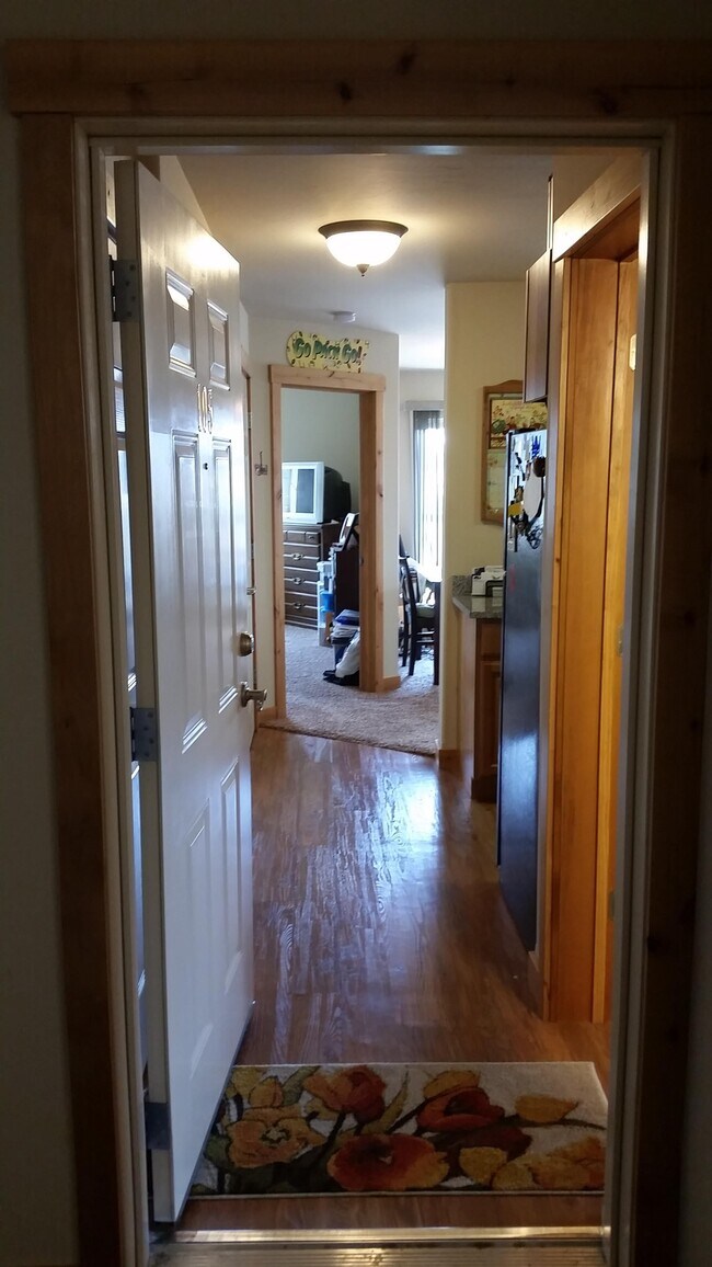 ENTRYWAY - 244 S Cottonwood Rd
