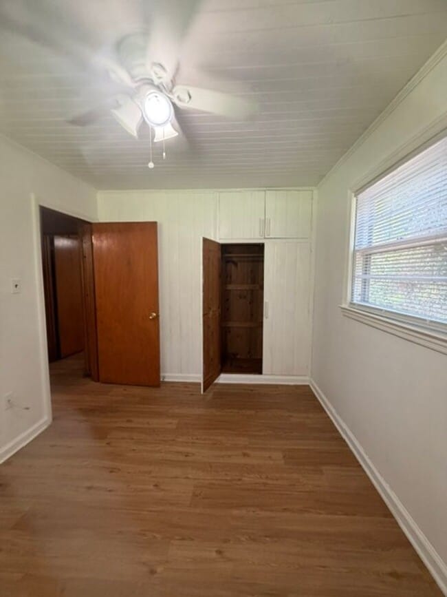 Building Photo - 2 Bedroom, 1 Bath home nestled in the heart of Maryville city in historic Sunset View.