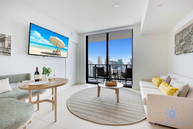 Building Photo - 601 NE 1st Ave