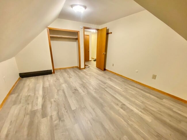 Building Photo - 203 Maple St