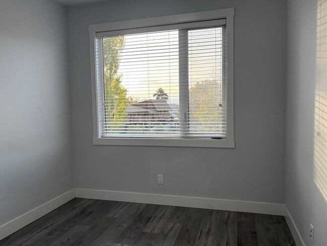 Photo du bâtiment - 250 Nickel Rd