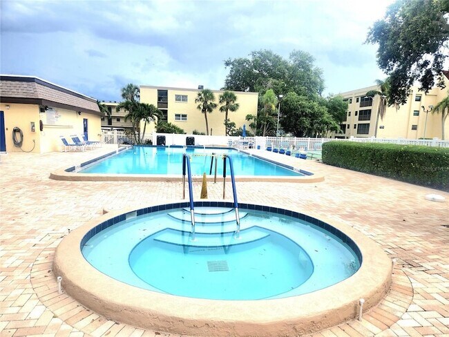 Foto del edificio - 11485 Oakhurst Rd