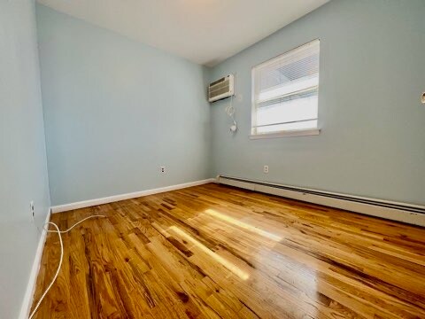 Foto del edificio - 136 Bay 7th St