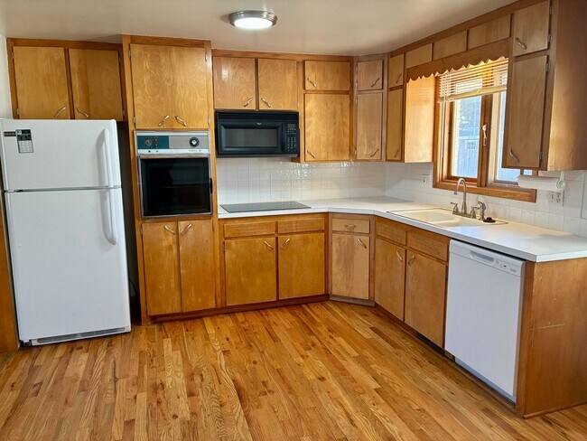 Building Photo - 5 bed 2 bath ranch with finished basement in Loveland