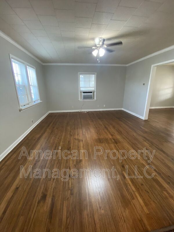 Foto del edificio - P2-1Q- 2808 E. 1st Pl.