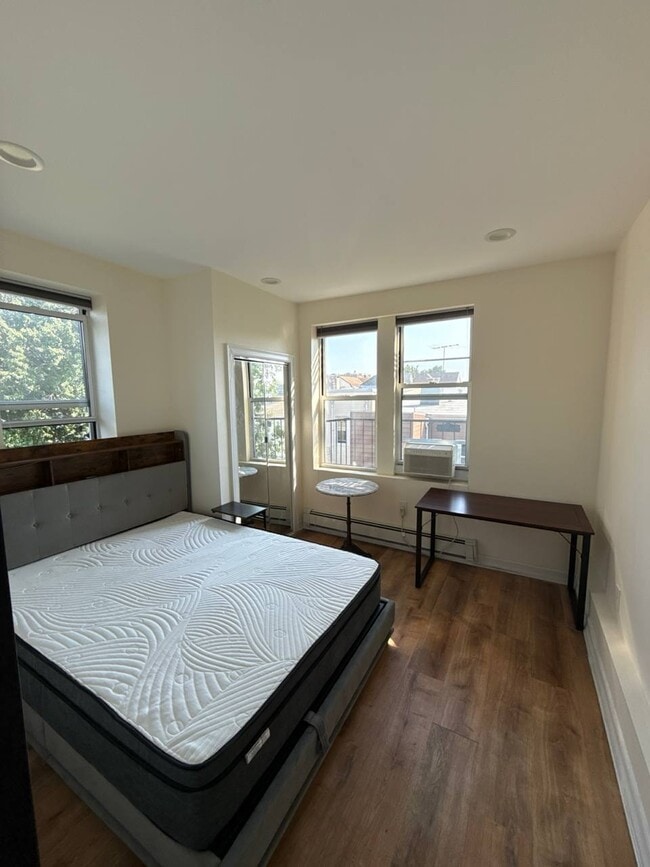 Building Photo - 47 47th St