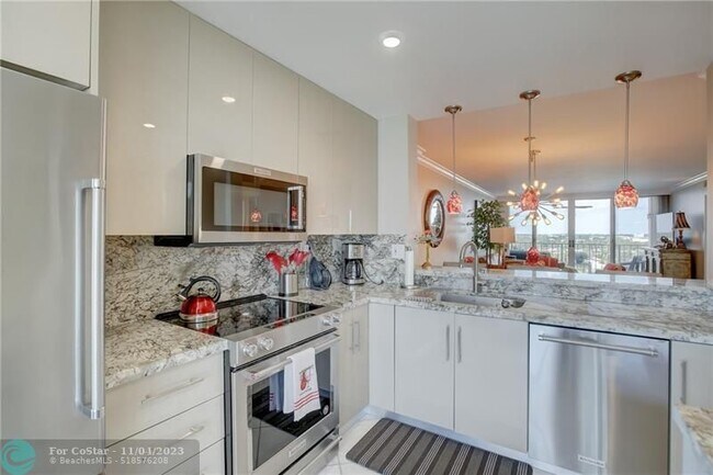 Foto del edificio - 521 N Riverside Dr