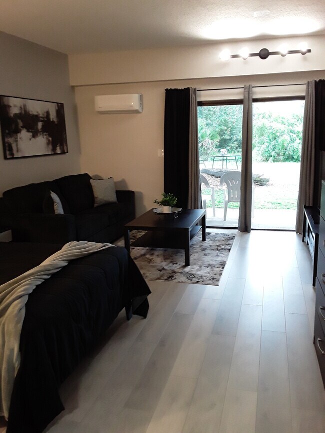Foto del edificio - 2180 Country Club Dr