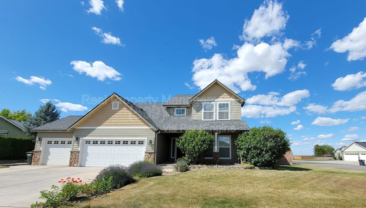 Foto principal - 4003 Segovia Dr