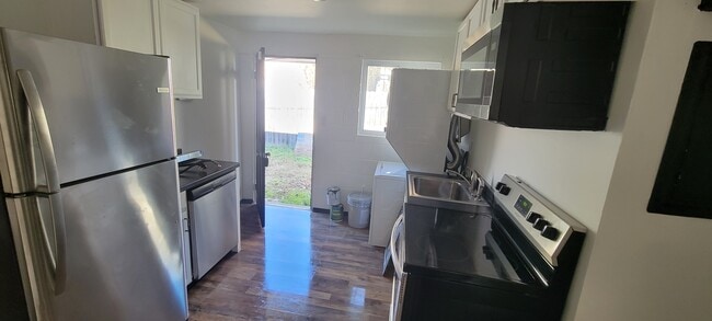 kitchen - 1207 Colfax St