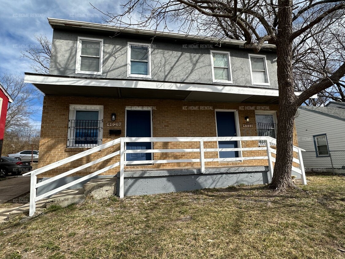 Foto principal - Cozy 2 bed 1.5 bath in KCMO!