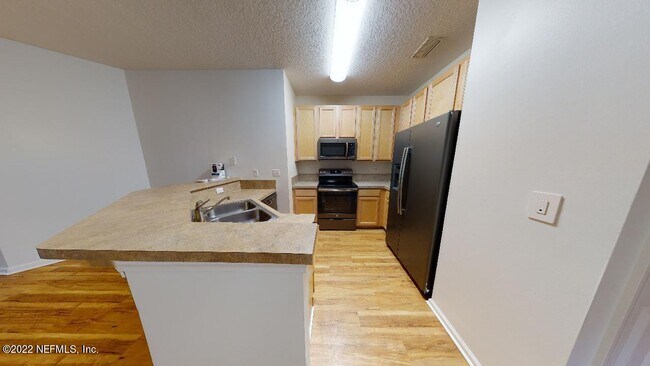 Foto del edificio - 3884 Summer Grove Way S