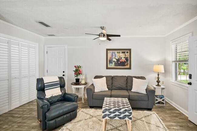 Building Photo - Third Cottage A