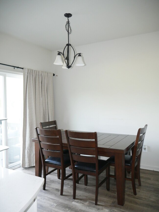 Foto del edificio - 2517 Drake Ln