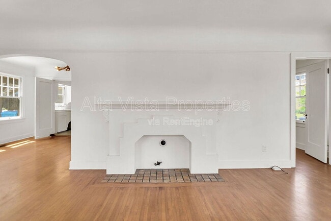 Building Photo - 301 Brookes Ave