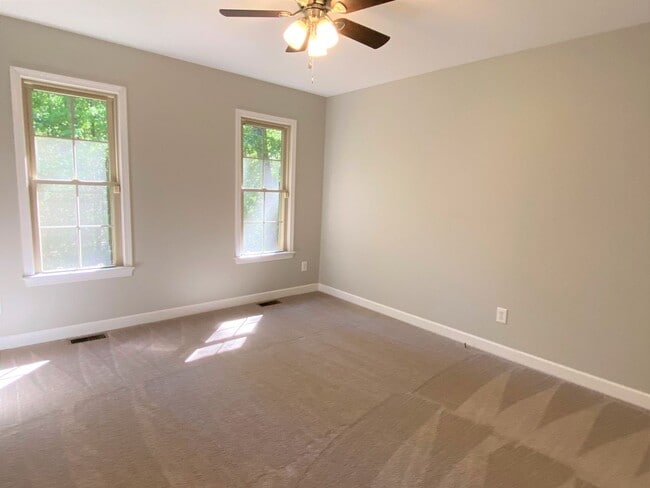 Building Photo - ~~ Luxurious Brick Home located in Mebane ~~